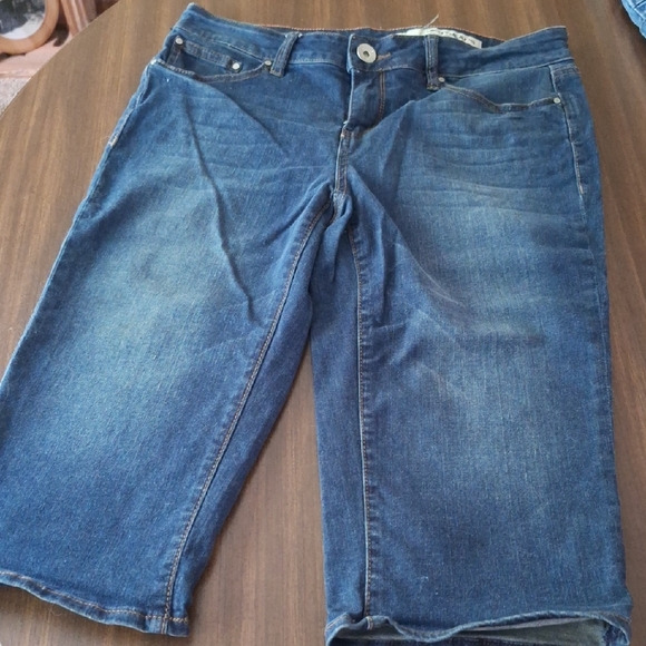 DKNY Jeans Women's Shorts - Picture 1 of 5